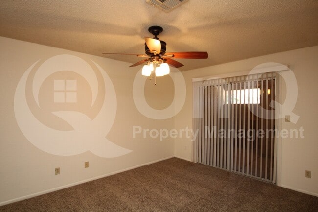 Building Photo - 330 W Tonopah Dr