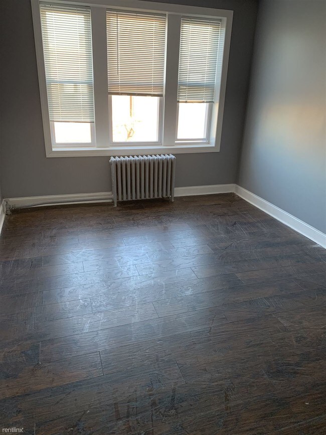 Foto del edificio - 1 br, 1 bath Apartment - 130 W 47th St Apt 42