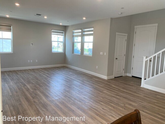 Building Photo - 3 br, 2.5 bath House - 254 E Lawson Ave