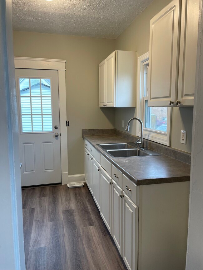 Foto del edificio - 1307 Idlewood Ave