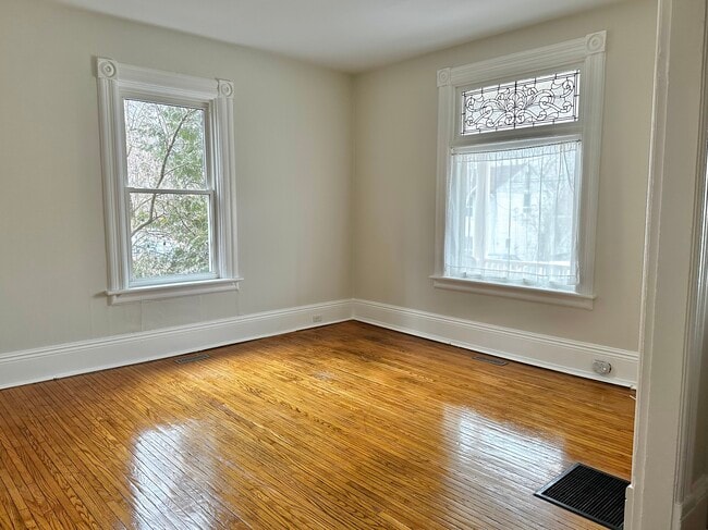 Living room - 48 Brown St