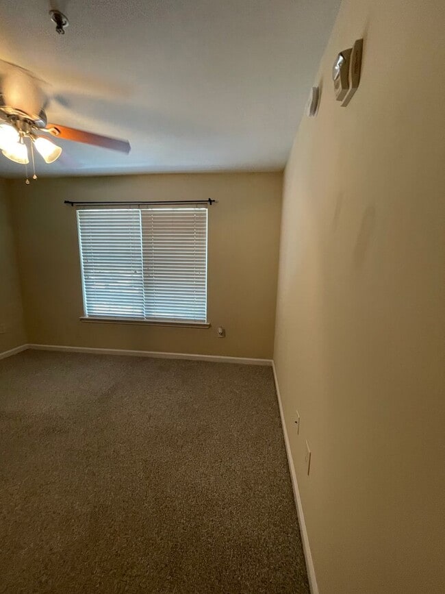 Building Photo - 15-1512 Dukes