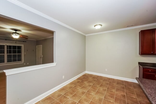 Foto del edificio - Available now! Lake-area living, 2 Bedroom Apartment