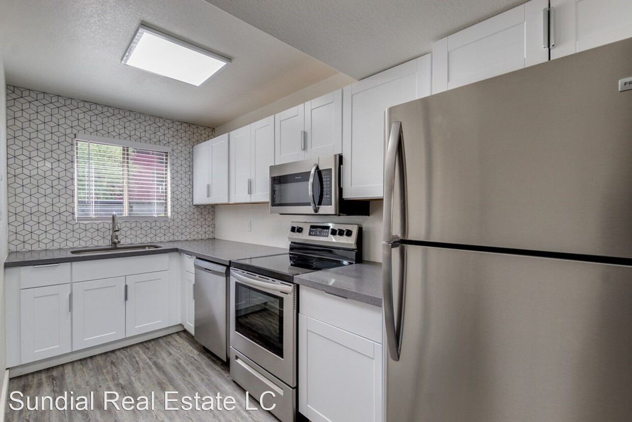 Foto principal - 1207 E 8th St