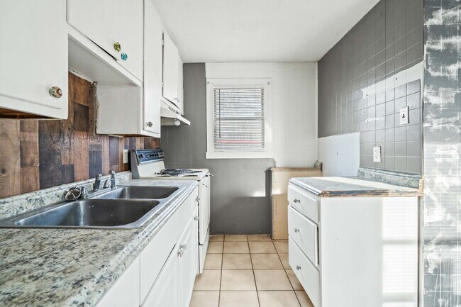 Foto del edificio - Cozy Efficiency w/ ALL BILLS PAID