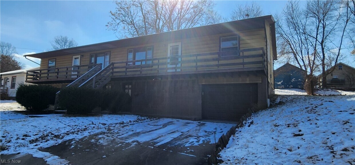 476 Taft Ave, Barberton, OH 44203 Apartment for Rent in Barberton, OH