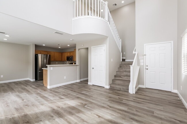 Building Photo - 10445 MIHELA Ave