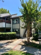 Building Photo - 1342 E Hillcrest Dr