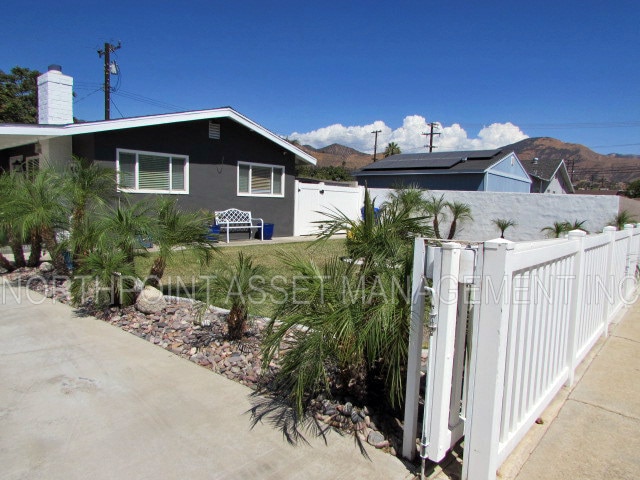 Building Photo - Bright and contemporary 3 bedroom, 2 bath ...