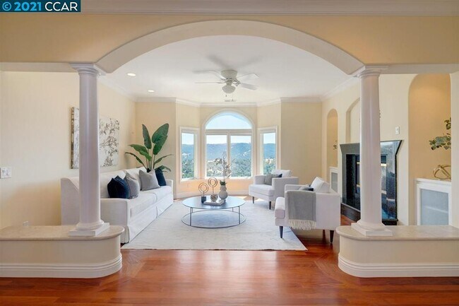 Foto del edificio - 554 Oakshire Pl