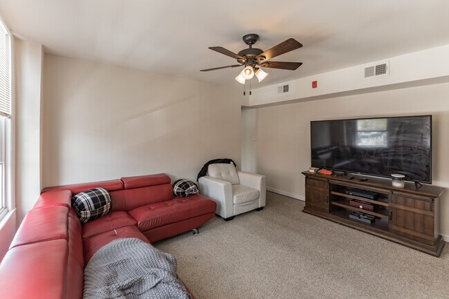 Living room - 1901 S 4th St