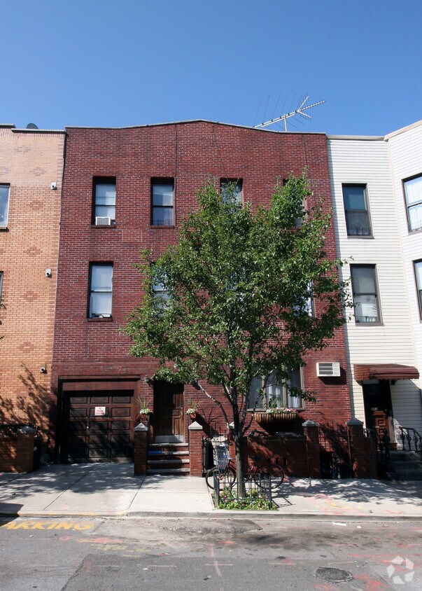Building Photo - 214 23rd St