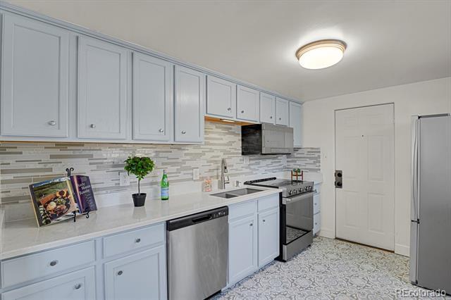Foto del edificio - 3290 W Fairview Pl