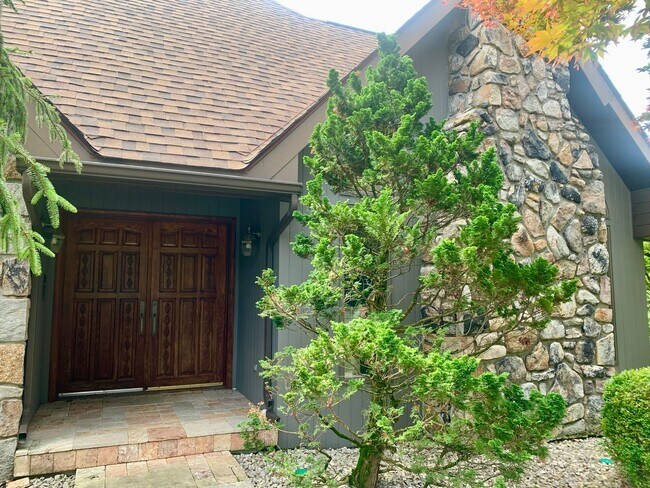 Foto del edificio - GRAND FIVE BEDROOM HOME