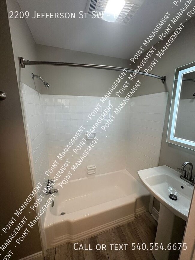 Foto del edificio - 2209 Jefferson St SW