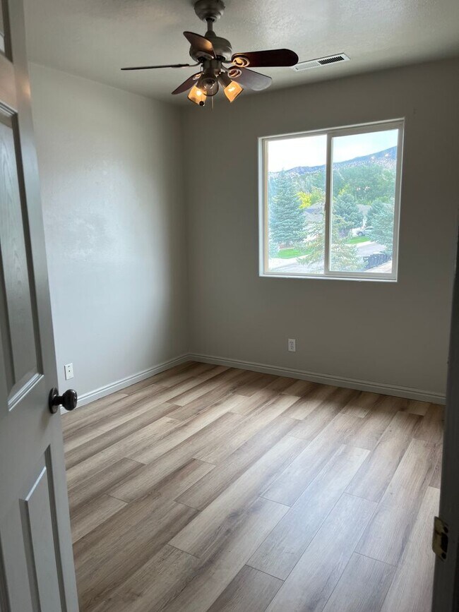 Foto del edificio - Three bedroom, 2.5 bath townhome