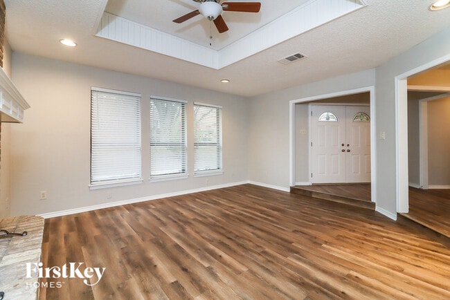 Foto del edificio - 2102 Greenbriar Ct