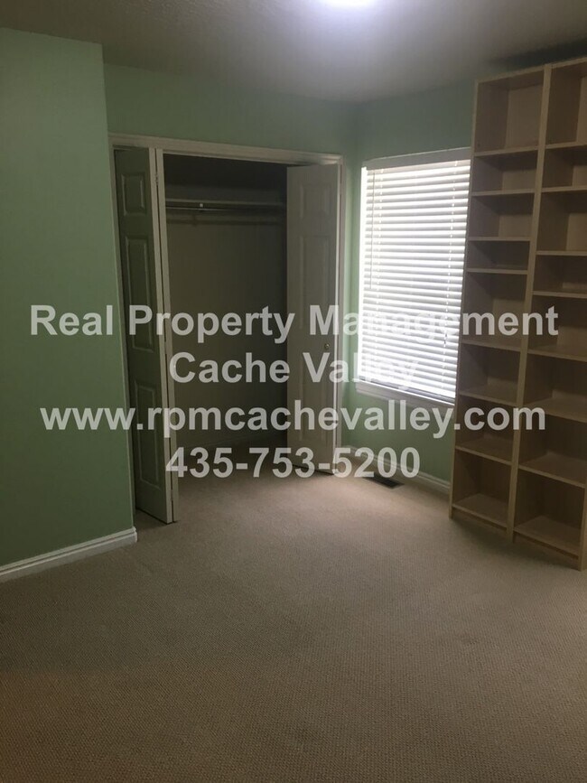 Foto del edificio - Pet Friendly, 2 br 1.5 bath Town home. Ava...