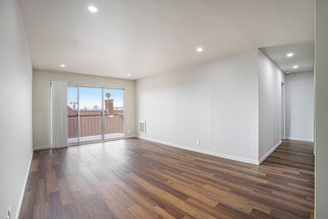 Foto del edificio - 528 Merritt Ave #305 - 1 bedroom / 1 bathroom