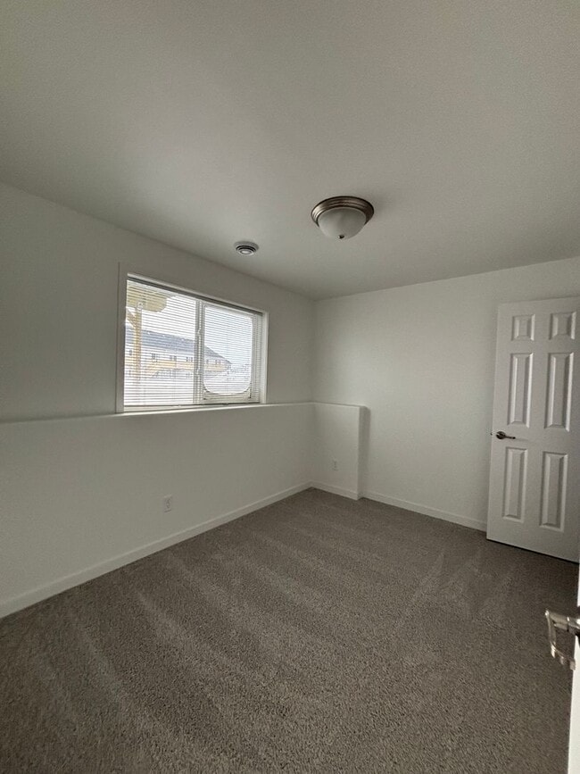 Building Photo - 3 Bed 3 Bath Townhome