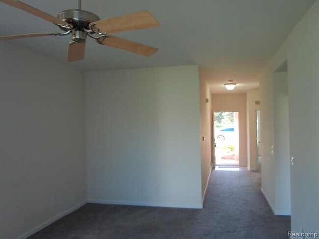 Building Photo - 2009 Monarch Dr
