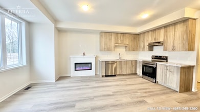 Building Photo - 43 Kingbird Cmn