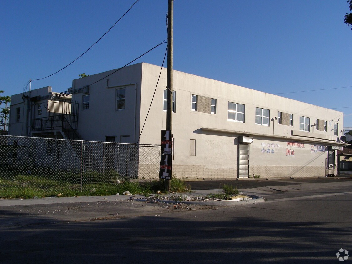 Building Photo - 2145 Lincoln Ave