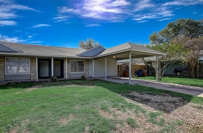 Building Photo - 5301 Woodland Oaks Ct