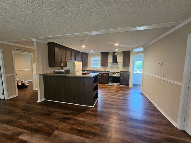 Foto del edificio - New Listing !!!