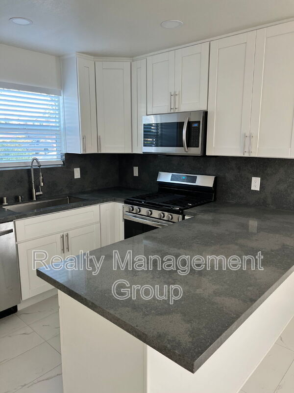 Building Photo - 3897 Z St