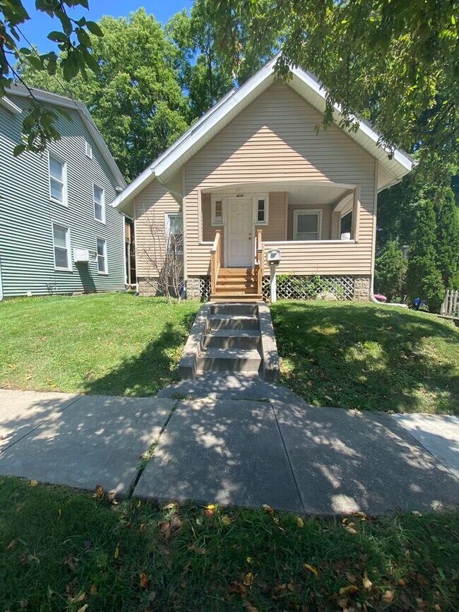 Foto del edificio - $2,200 | 3 Bedroom, 1.5 Bathroom House | P...