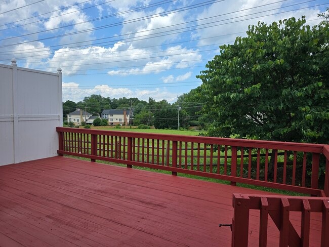 Building Photo - 9321 Bentridge Ave