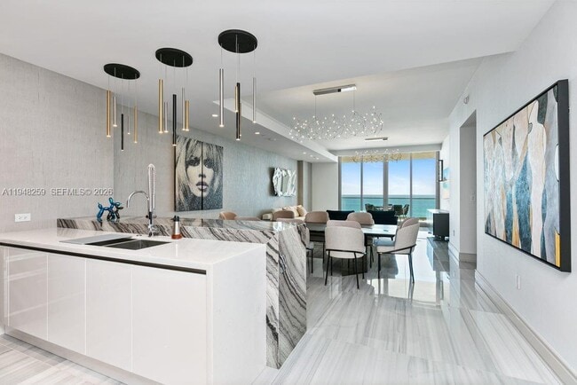 Foto del edificio - 17901 Collins Ave