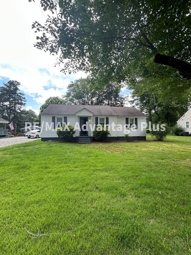 Primary Photo - 3-Bedroom Home in Town of Blackstone!