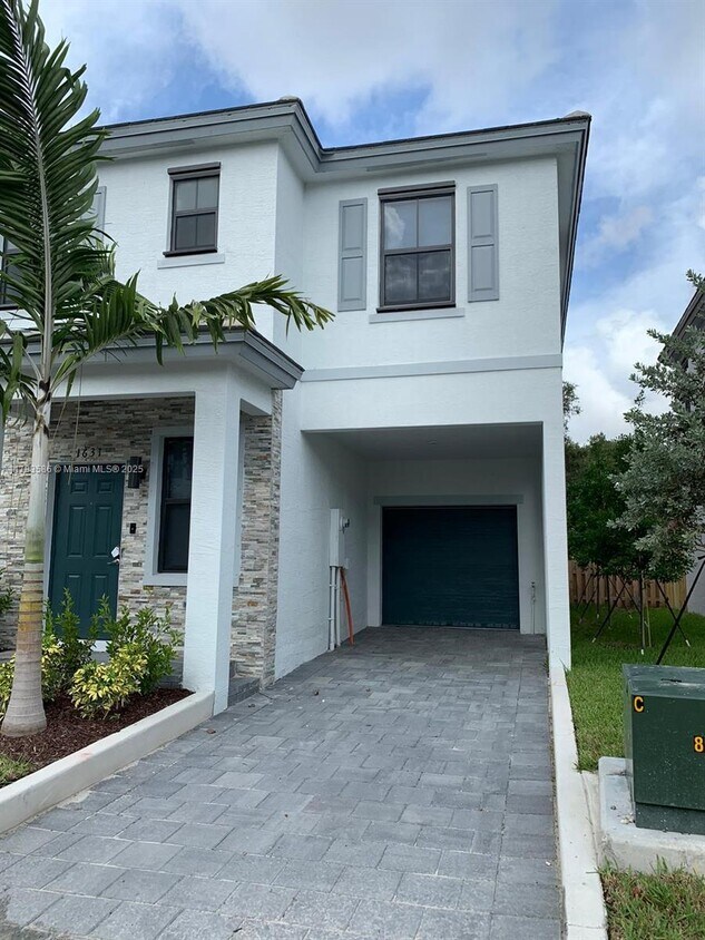 Foto principal - 1631 SW 28th St