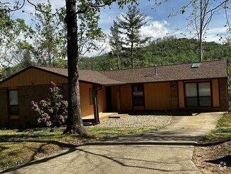 Building Photo - 323 Heather Ct