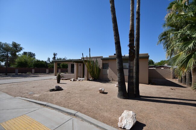 Photo - 645 W Ingram St House