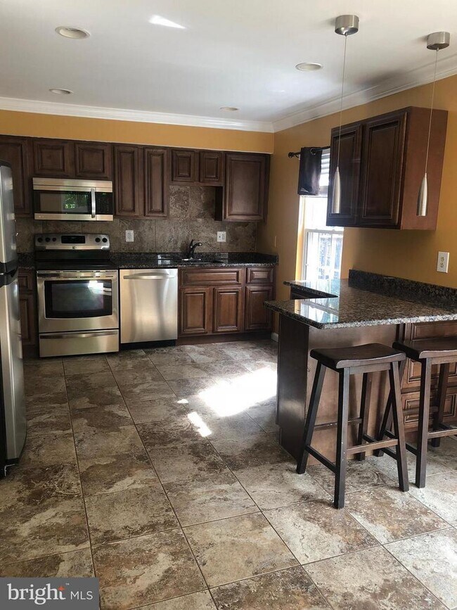 Foto del edificio - 6179 Forest Creek Ln