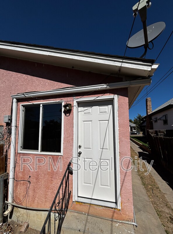 Foto principal - 910 E 9th St