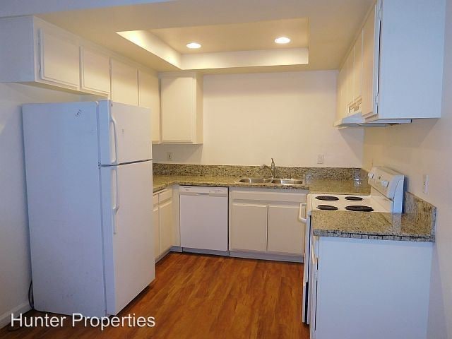 Building Photo - 744 3rd St
