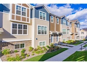 Building Photo - 855 Roselyn Dr