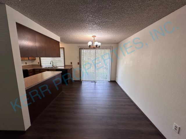 Foto del edificio - Charming 3-Bed Oasis with 2 Full Baths in Gresham – Perfectly Cozy at 1088 Sq Ft!