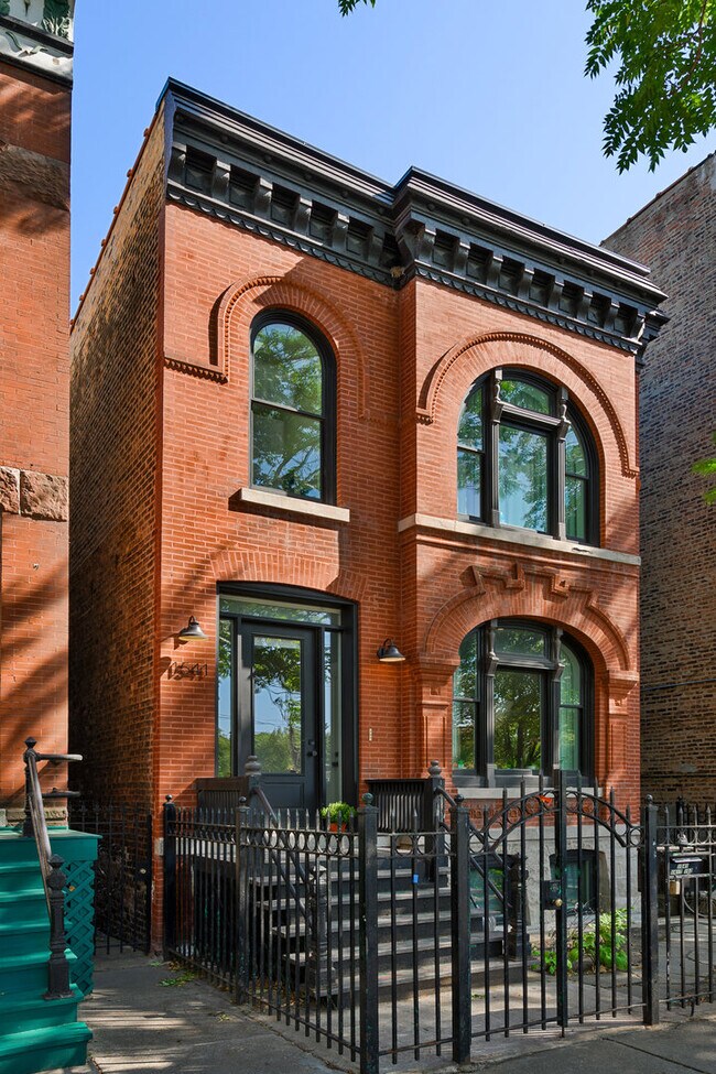 Foto del edificio - 1541 N Bell Ave
