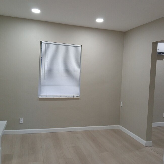 Foto del edificio - 4055 46th Ave N