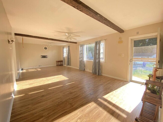 Foto del edificio - 19 Dartmouth Ln