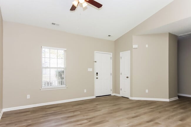 Building Photo - 107 Peterborough Dr