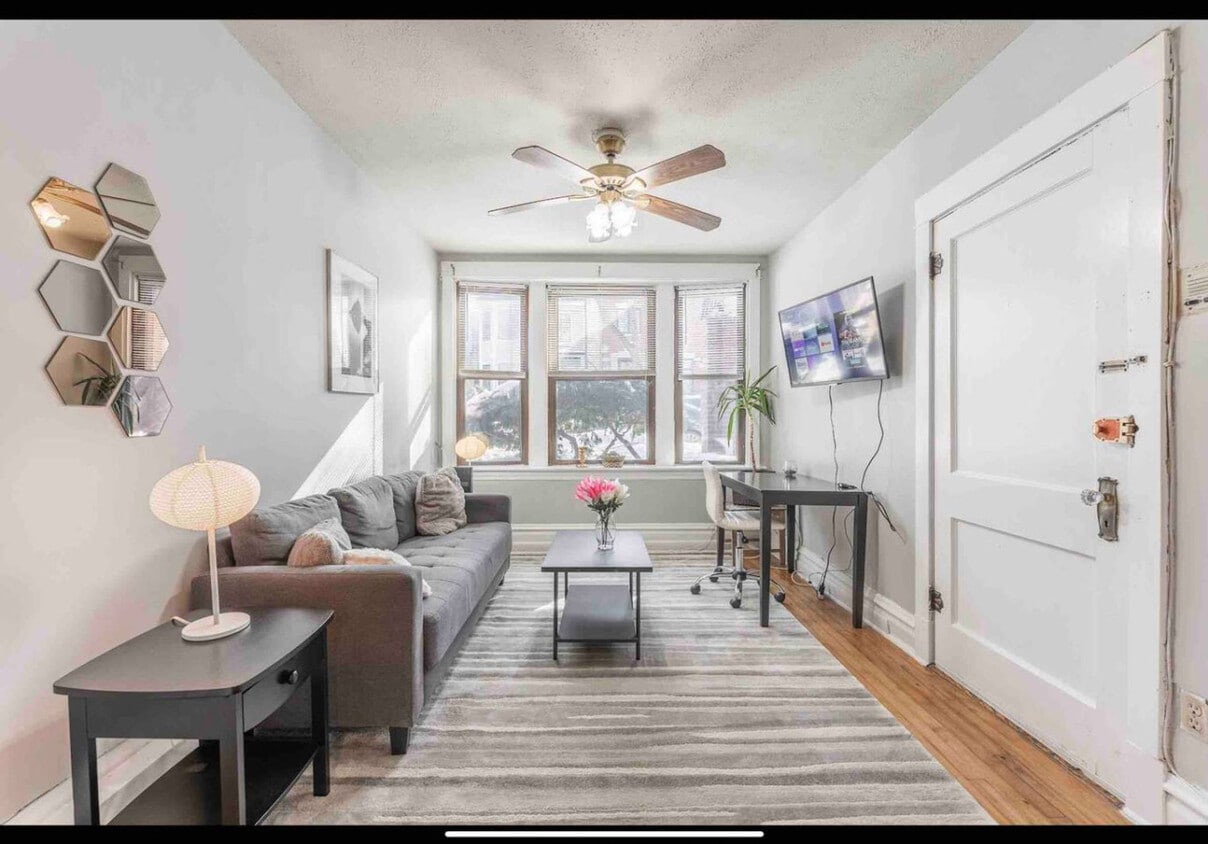Foto principal - 1246 W Nelson St