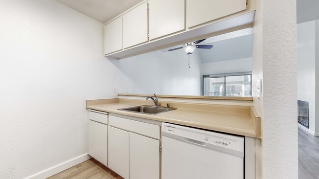 2 Bedroom Kitchen - Cambridge Square Apartments