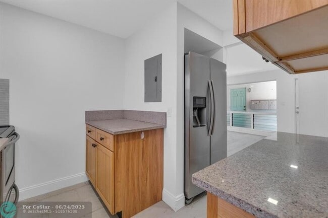 Building Photo - 3212 NE 7th Pl