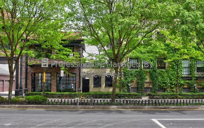 Building Photo - 164 E Gay St